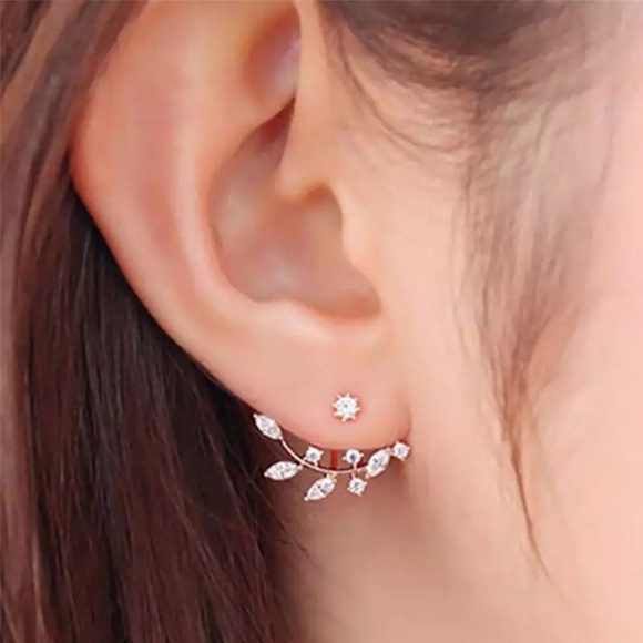 Urban Outfitters Jewelry - 3/$30 🤍 Crystal Rhinestone Flower Shaped Earrings